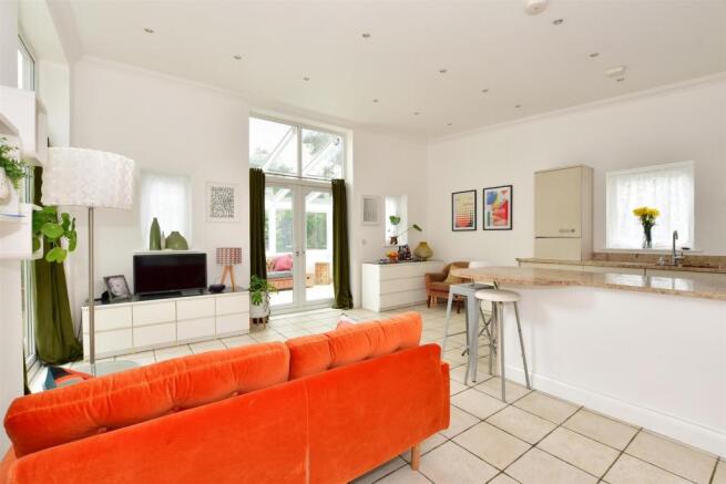 Kitchen/ Living Area