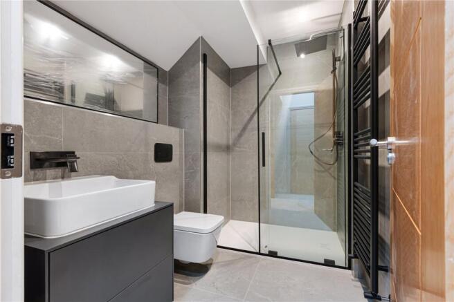 5 bed Detached for sale Image 8