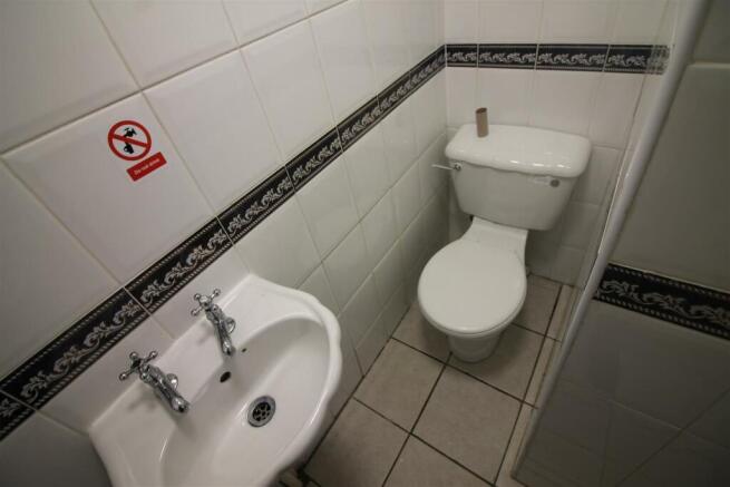 8 bed House to rent Image 12