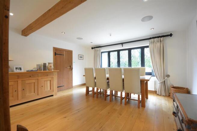 DINING ROOM.JPG