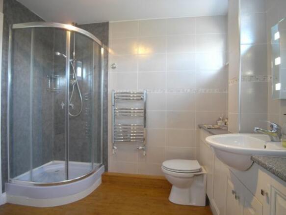 shower & bathroom