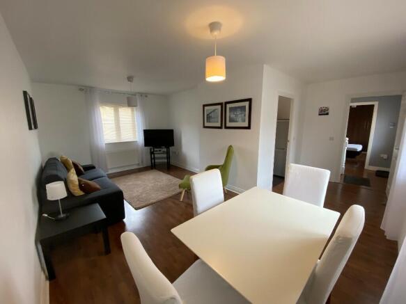 LIVING ROOM/DINER