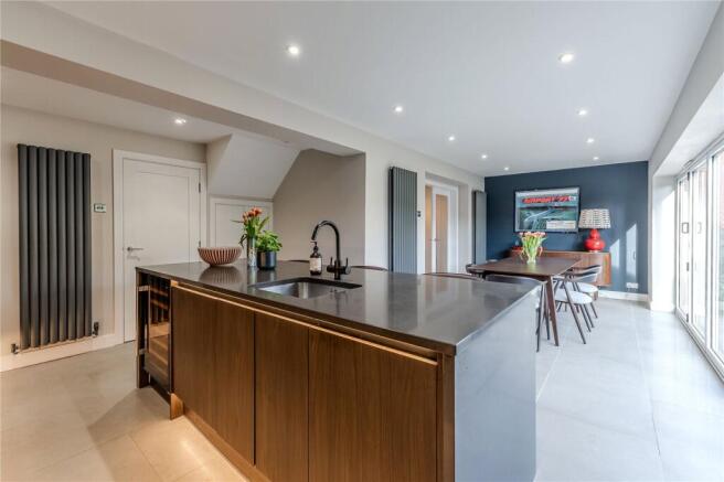 4 bed Detached for sale Image 11