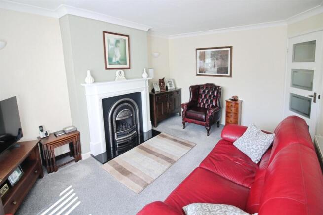 2 bed Semi-Detached Bungalow for sale Image 6