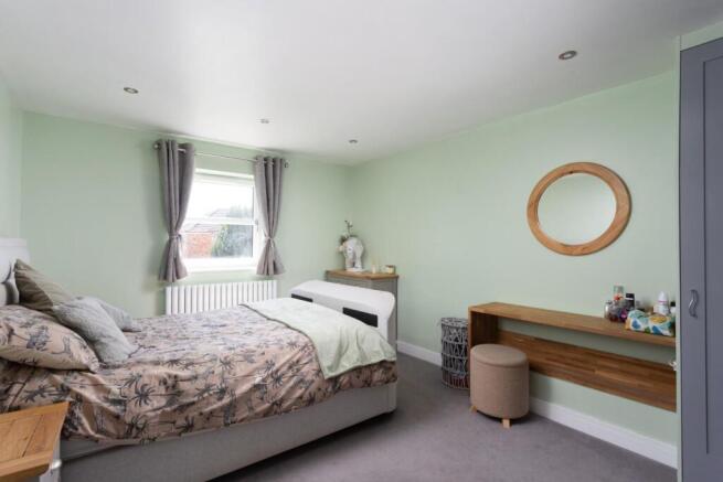 4 bed Detached for sale Image 7