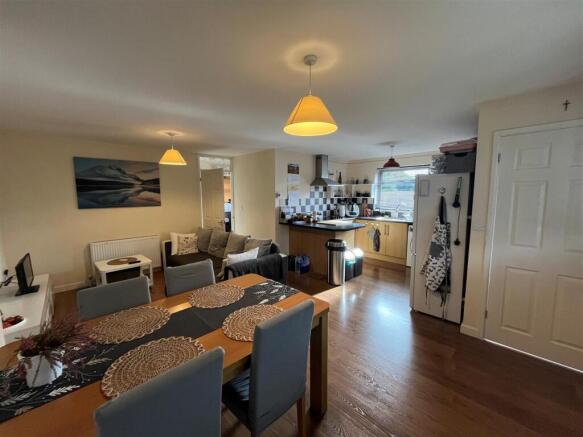 Lounge / diner / kitchen