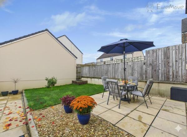 EWEMOVE SOUTH MOLTON - PATIO AND GARDEN
