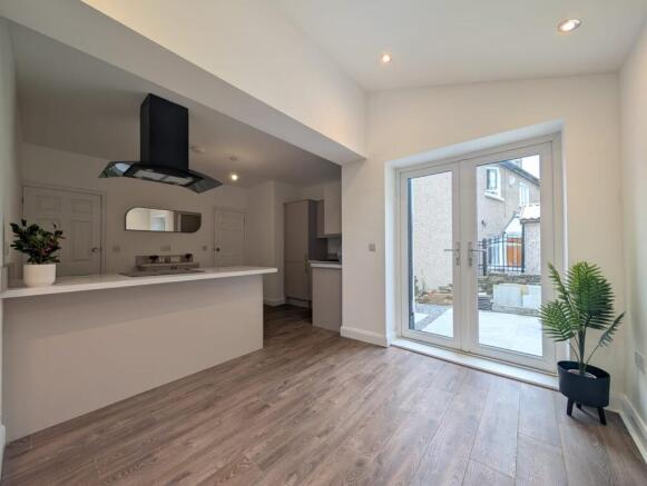 3 bed Semi-Detached for sale Image 8