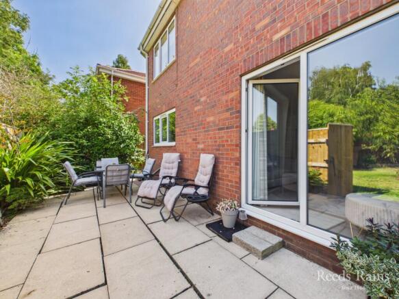 2 bed Apartment for sale Image 10