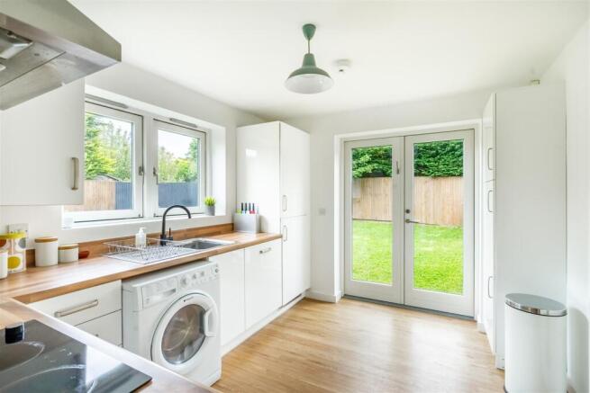 2 bed Semi-Detached to rent Image 9