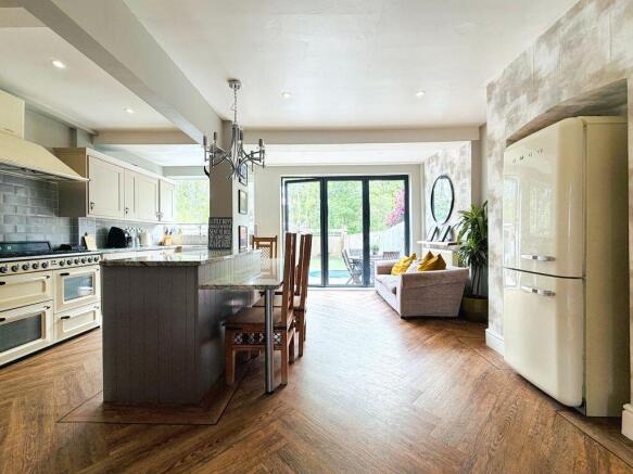 3 bed Semi-Detached for sale Image 7