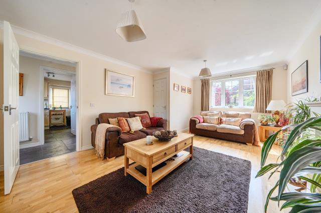 Lapsley Drive, Banbury photo 4