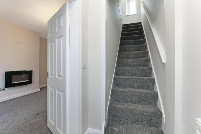 2 bed Terraced to rent Image 8