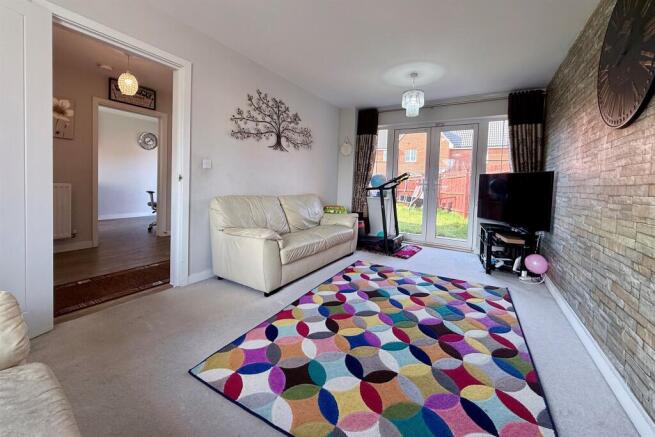 Larch Way, Red Lodge, Bury St. Edmunds photo 4