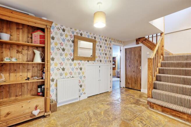IMG_7062_3_4_easyHDR-interior3.jpg
