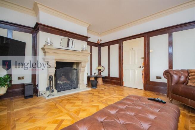 6 bed Detached for sale Image 4