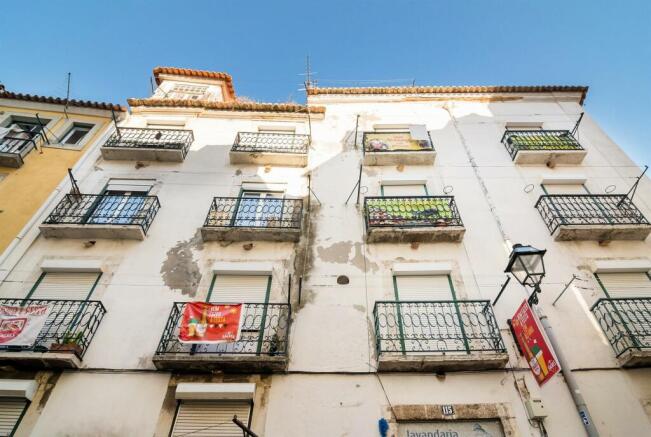 Charming Corner Building, Alfama, Lisbon