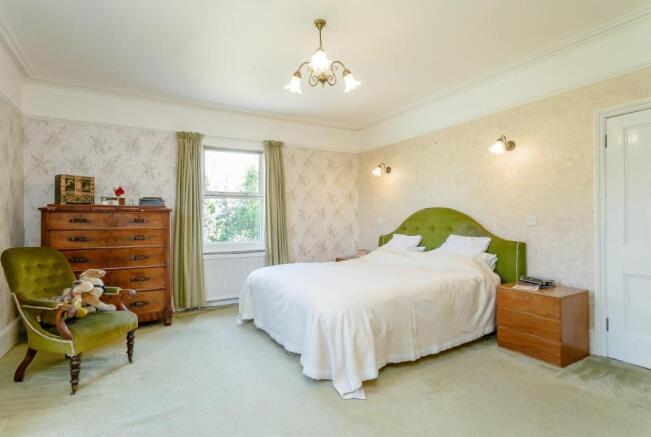 8383901-interior06.jpg