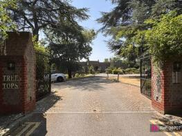 Flat 12, Treetops, The Mount, Caversham, Reading RG4 7RE