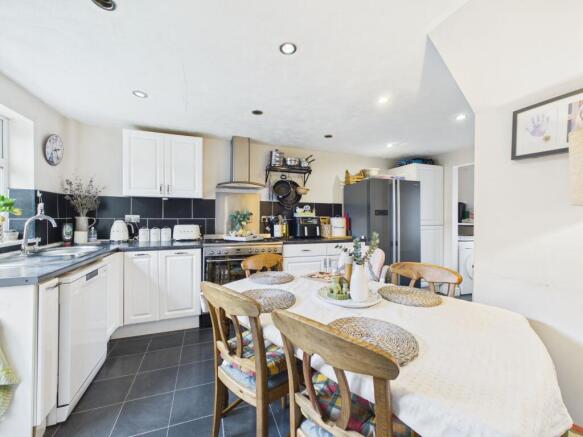 KITCHEN/ DINER