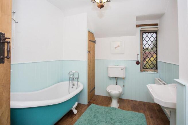 bathroom 1.jpg