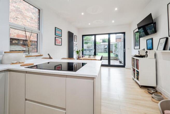 4 bed Terraced for sale Image 6