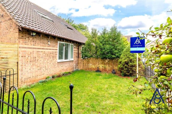 1-bed terraced on Willow Drive, Bicester, Oxfordshire, £220,000