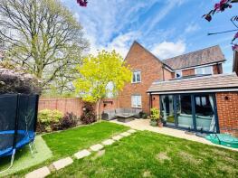 5, St Savin, Hartley Wintney, Hook RG27 8BN