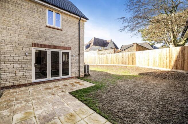 1, Wellington Close, Milborne Port, Sherborne photo 4