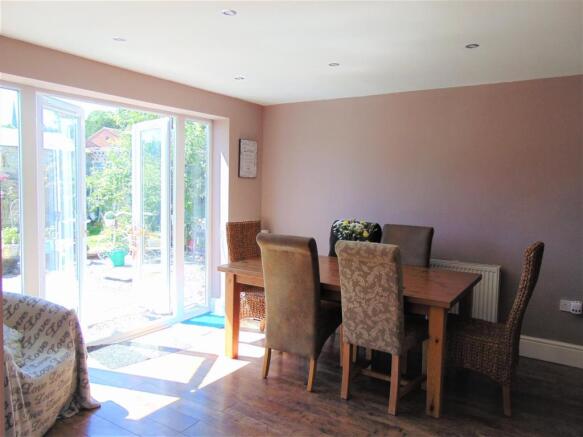 Dining Area.JPG