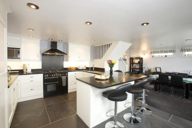 Kitchen/Breakfast...
