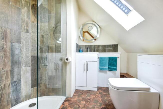 REFITTED EN-SUITE SHOWER ROOM
