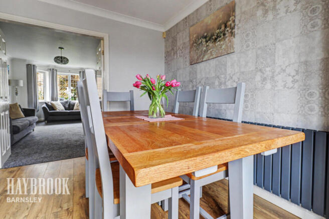 4 bed Detached for sale Image 8
