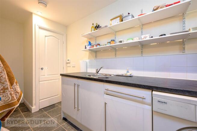 4 bed Terraced for sale Image 5