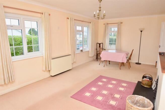 LIVING/DINING ROOM