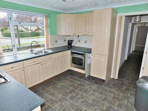 KITCHEN 1.JPG