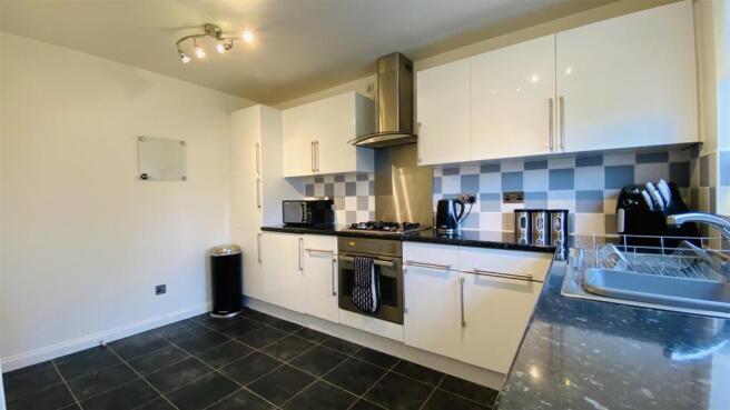 Kitchen 2.jpg