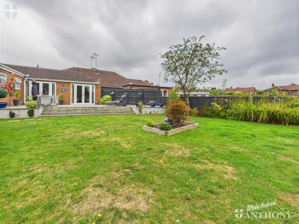 CAM03852G0-PR0372-STILL020