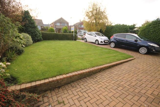 FRONT GARDEN