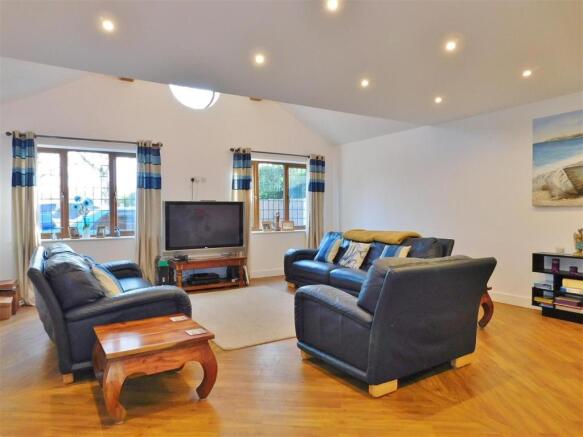 Bedroom 1/ Lounge