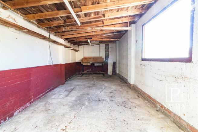 UTILITY GARAGE