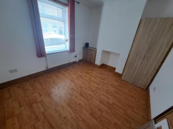 3 bed Terraced to rent Image 8