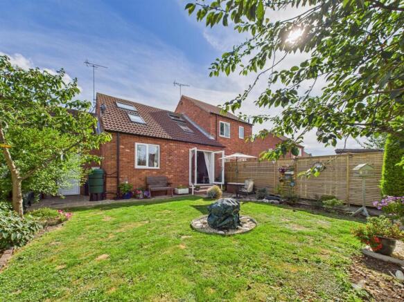 3 bed Semi-Detached Bungalow for sale Image 12