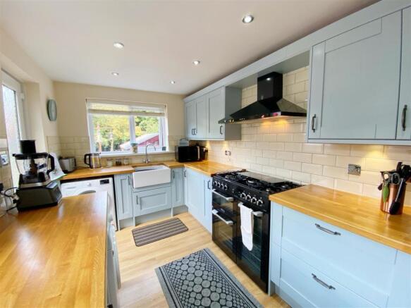 Kitchen pic 3.jpg