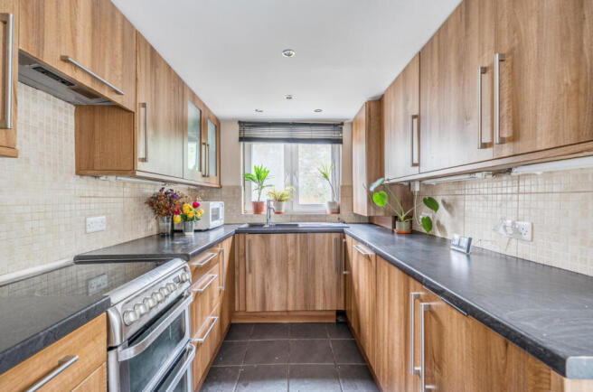 1370186-3-68f63c6...