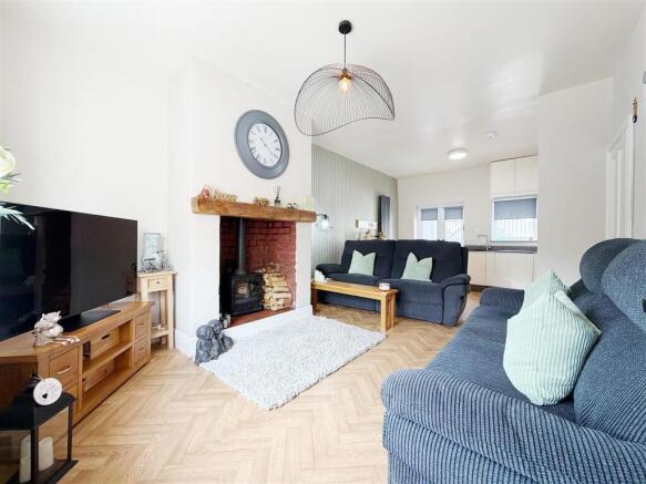 OPEN PLAN LIVING AREA
