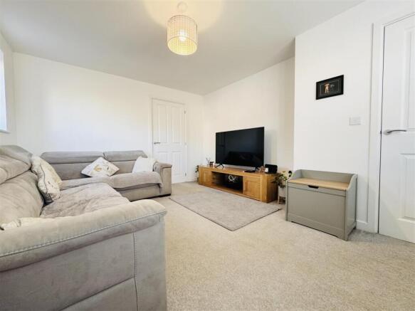 3 bed Semi-Detached for sale Image 6