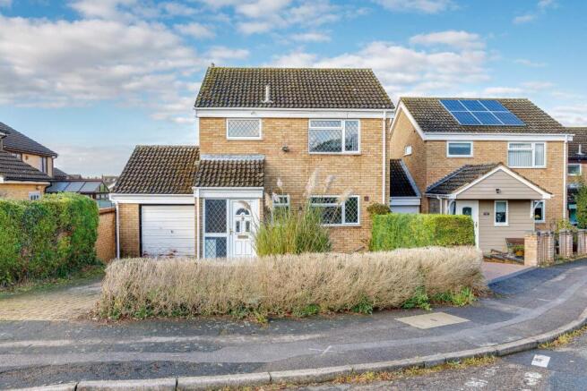 3-bed detached on Arrendene Road, Haverhill, Suffolk, CB9 9JT, £300,000