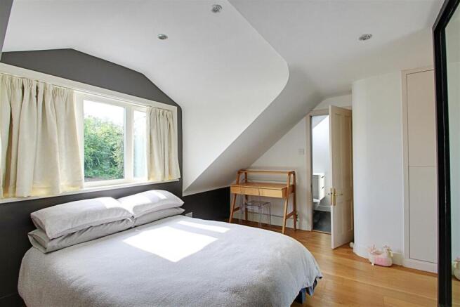 Bedroom (1).jpg