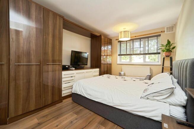 2 bed Flat for sale Image 6